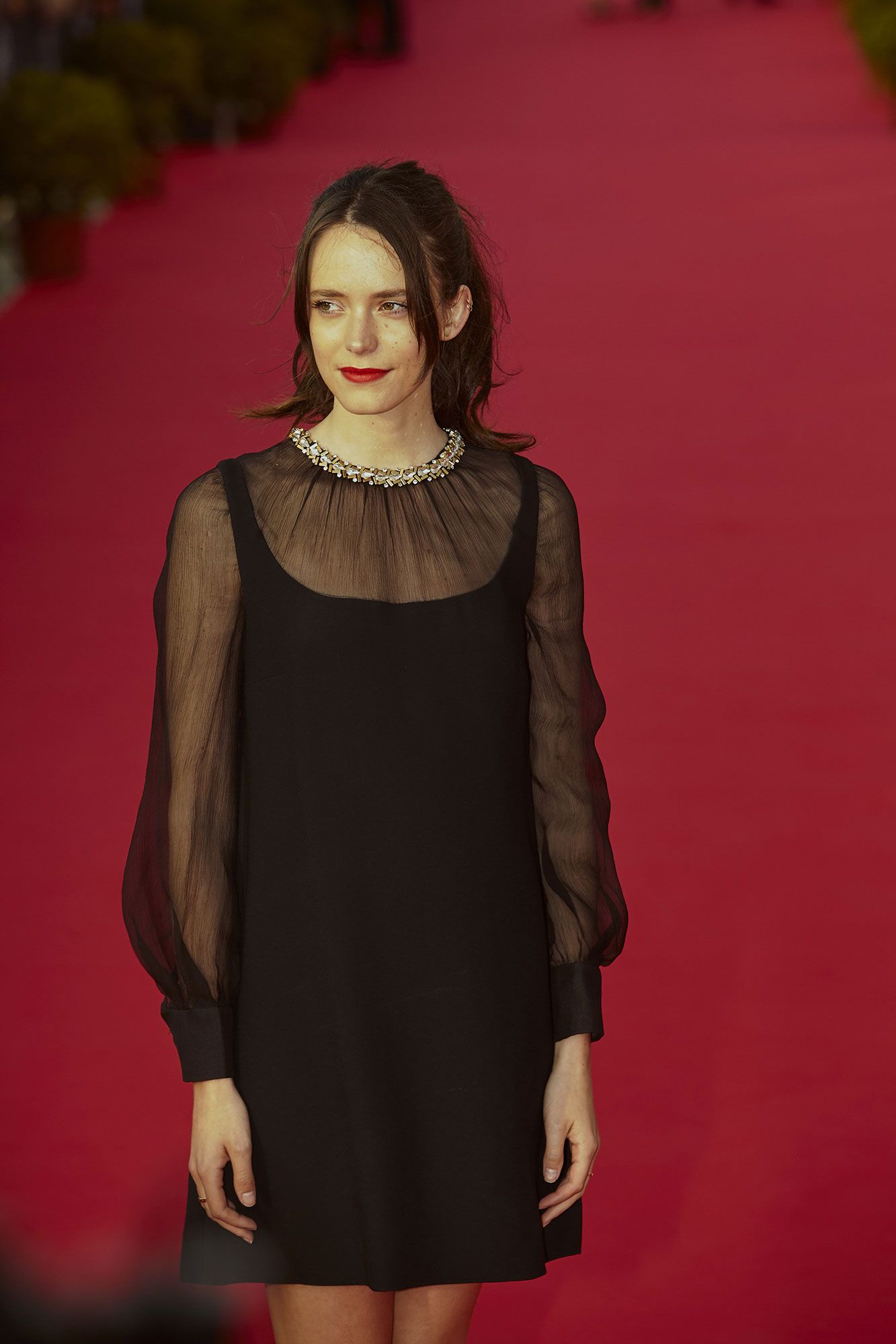 Stacy Martin
*Maquillage Dr Hauschka Coiffure Franck Provost*, *Roger Vivier *