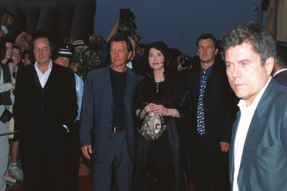 Bernard Giraudeau et Isabelle Adjani accompagnés de Gonzague Saint Bris