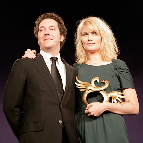 Guillaume Galienne et Marina Hands, Swann d'Or de la meilleure actrice pour Ensemble nous allons vivre une très très grande histoire d’amour de Pascal Thomas