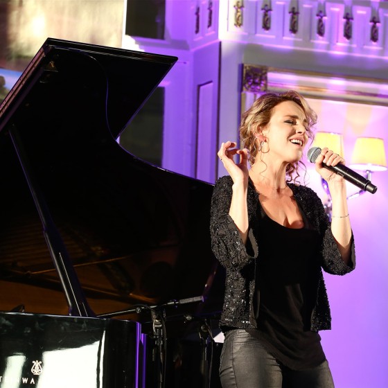 Claire Keim lors de son récital pour la soirée caritative