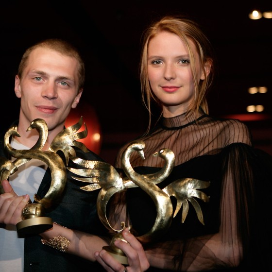 **Joséphine Japy**, Swann d'or de la Révélation féminine
*(coiffure : Franck Provost,  maquillage : Dr Hauschka, habillée par Elie Saab)* 
**Kevin Azaïs**, Swann d’or de la Révélation masculine