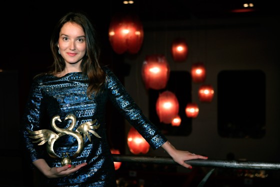 **Anaïs Demoustier**, Swann d’or de la Meilleure actrice 
pour *À trois on y va* de Jérôme Bonnell 
*(coiffure : Franck Provost , maquillage : Dr Hauschka)*