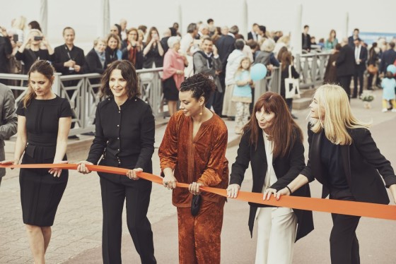 **Virginie Ledoyen** (couture : Elie Saab), Juliette Binoche , Loubna Abidar, Ariane Ascaride** et **Emmanuelle Béart** (couture : Elie Saab), venues inaugurer le Méridien de l'Amour
*(coiffure : Franck Provost, maquillage : Dr Hauschka)*