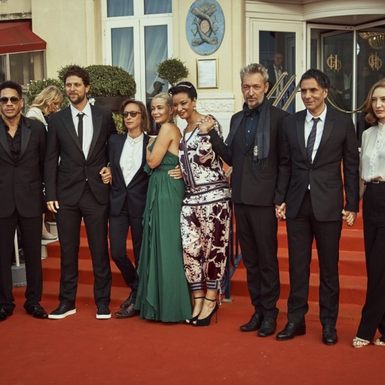 Le Grand Jury sur le tapis rouge. **Joeystarr** *(coiffure : Franck Provost)*, **Pierre Rochefort**, **Céline Sciamma**, 
**Emmanuelle Béart** *(maquillage : Dr.Hauschka, coiffure : Franck Provost, couture : Elie Saab)*, 
**Loubna Abidar** *(maquillage : Dr.Hauschka, coiffure : Franck Provost)*, 
**Éric Reinhardt** 
**Samuel Benchetrit**, & **Julia Roy** *(maquillage : Dr.Hauschka, coiffure : Franck Provost)*