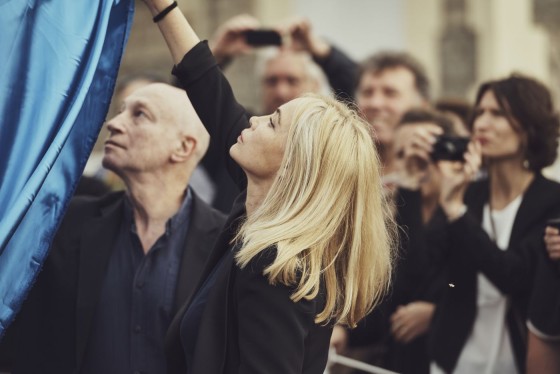 **Emmanuelle Béart**, présidente du Grand Jury
*(coiffure : Franck Provost, maquillage : Dr Hauschka, couture : Elie Saab)*