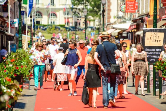 L'Avenue de la Mer  et son tapis rouge