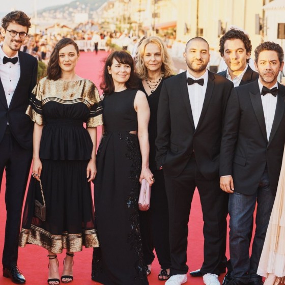 Le Grand Jury : Aure Atika, Hugo Gélin, Marion Cotillard, Anne Dorval, Camille Laurens, Ibrahim Maalouf, Nathanaël Karmitz, Manu Payet et Camille Cottin. 
(Coiffées par Franck Provost et maquillées par Dr. Hauschka)