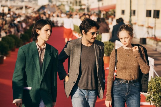 Tara-Jay Bangalter, Félix de Givry et Lily Taïeb pour *Journée Blanche*.