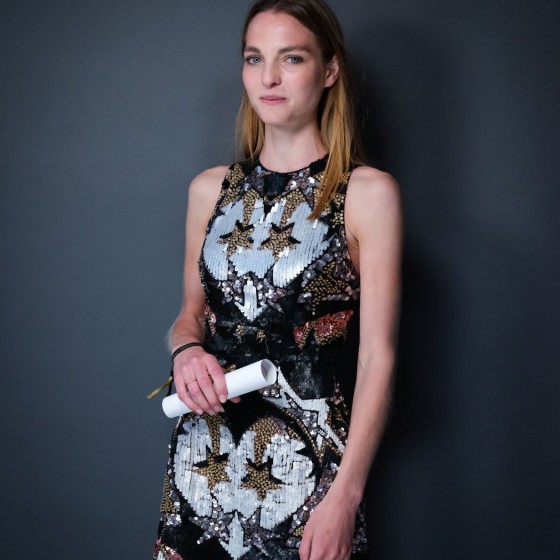 Adèle Simphal, meilleure actrice dans un court métrage : *L'Attente*, d'Eric du Bellay. (Coiffée par Franck Provost, maquillée par Dr. Hauschka et habillée par Elie Saab)
