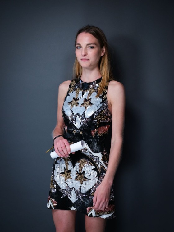 Adèle Simphal, meilleure actrice dans un court métrage : *L'Attente*, d'Eric du Bellay. (Coiffée par Franck Provost, maquillée par Dr. Hauschka et habillée par Elie Saab)