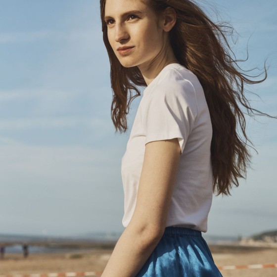 Agathe Bonitzer (Coiffée par Franck Provost et maquillée par Dr. Hauschka) pour * Le Chemin* de Jeanne Labrune.