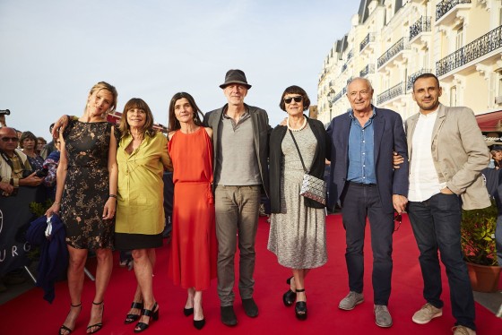Marie Kremer *(Roger Vivier Antik Batik)*, Martine Gossieaux, Tatiana Laurant, Guillaume Laurant, Madame Taurand, Gilles Taurand et Safy Nebbou. * Franck Provost Paris Dr. Hauschka France*