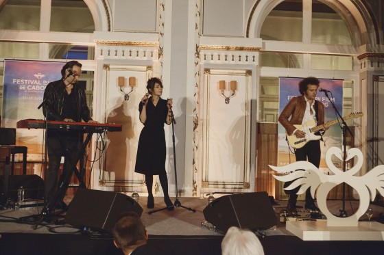 Adrienne Pauly 
*Maquillage Dr Hauschka Coiffure Franck Provost*
*Le Grand Hôtel Cabourg - MGallery by Sofitel, Roger Vivier*