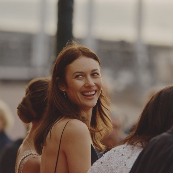 Olga Kurylenko
*Maquillage Dr Hauschka Coiffure Franck Provost*