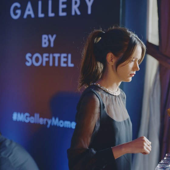 Stacy Martin au salon capsule *Le Grand Hôtel Cabourg - MGallery by Sofitel Sofitel*
*Maquillage Dr Hauschka Coiffure Franck Provost*, *Roger Vivier*