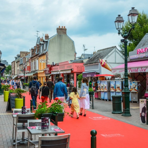 Le tapis rouge avenue de la Mer