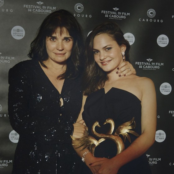 Christine Citti et Clémence Boisnard Swann d'Or Révélation Féminine
*Maquillage Dr Hauschka Coiffure Franck Provost *
Roger Vivier