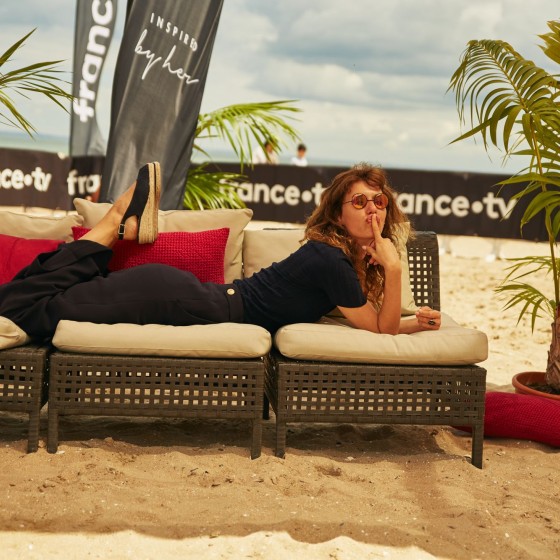 Doria Tillier sur l'espace plage France TV