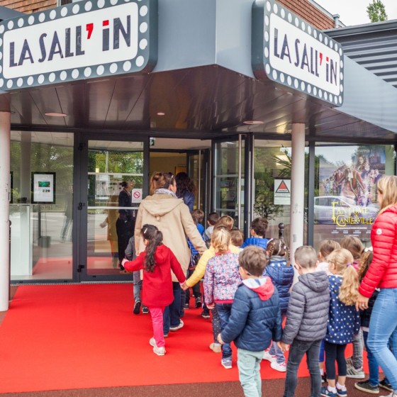 Les scolaires viennent assister aux séances jeunesses.