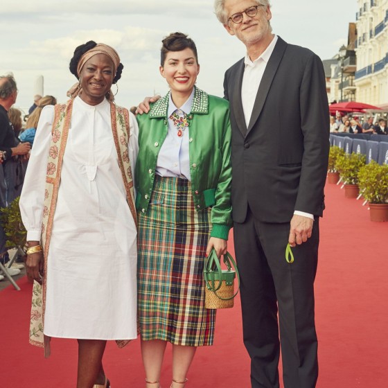 Rahmatou Keïta, Rebecca Zlotowski et Santiago Amigorena

Maquillage : Dr. Hauschka
Coiffure : Franck Provost
Chemise : Bourrienne Paris X