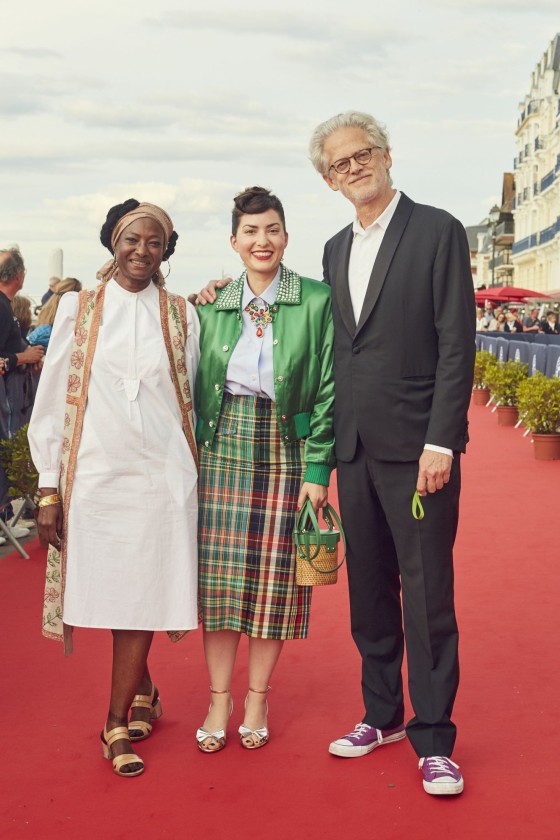 Rahmatou Keïta, Rebecca Zlotowski et Santiago Amigorena

Maquillage : Dr. Hauschka
Coiffure : Franck Provost
Chemise : Bourrienne Paris X
