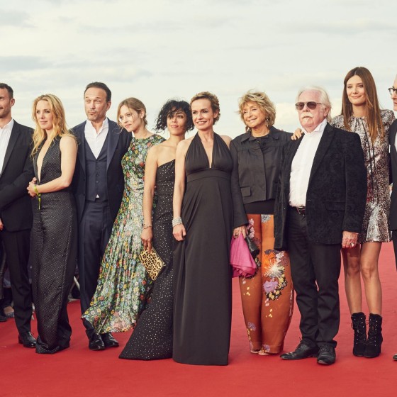 Le Grand Jury : Sandrine Bonnaire, Naidra Ayadi, Lou de Laâge, Eric Demarsan, Laetitia Dosch, Oury Milshtein, Vincent Perez, Alice Pol, Danièle Thompson et Sébastien Marnier

Maquillage : Dr. Hauschka
Coiffure : Franck Provost
Chemise : Bourrienne Paris X