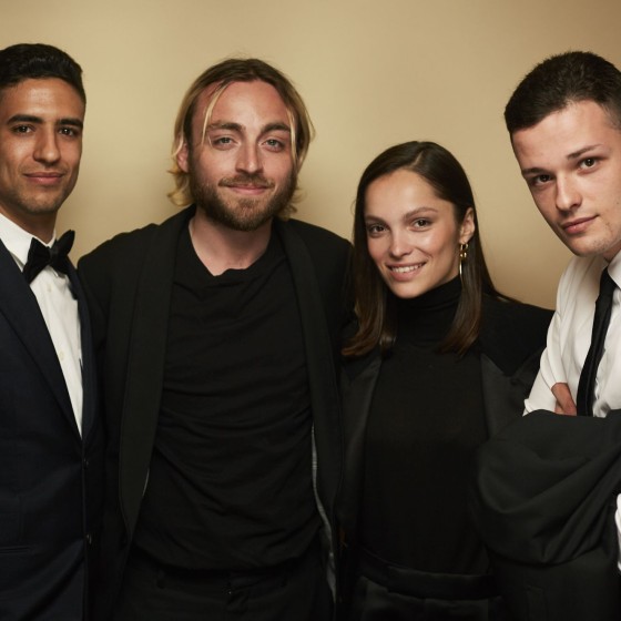 Shaïn Boumedine, Jules Pélissier, Lola Le Lann, Jules Benchetrit

Maquillage : Dr. Hauschka
Coiffure : Franck Provost
Chemise : Bourrienne Paris X