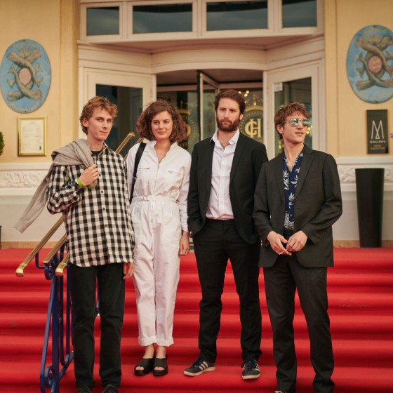 Paul Nouhet (réalisateur-acteur), Dorothée Levesque (actrice), Tristan Vaslot (producteur) et Victor Boyer (acteur)

Maquillage : Dr. Hauschka
Coiffure : Franck Provost