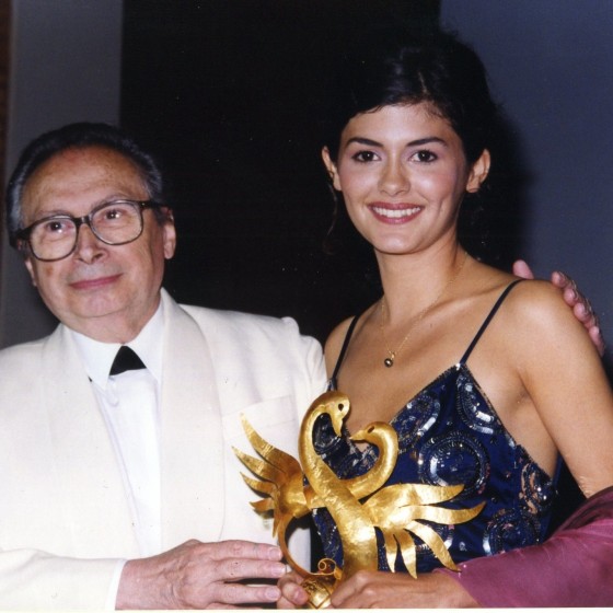 1999 – Jean-Charles Tachella, venu présenter « Le Gens qui s’aiment », remet le Swann de la révélation féminine à Audrey Tautou, pour Vénus beauté de Tonie Marshall.